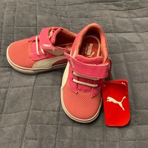 NWT Super stylish pink PUMA baby / toddler sneakers.